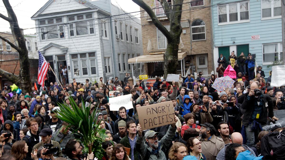 cheats/2011/12/06/occupy-protesters-target-evictions/occupy-foreclosed-homes-cs_qdnmrf