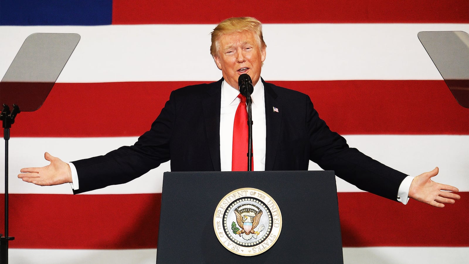 170906-lachlan-debt-tease_soq9xc