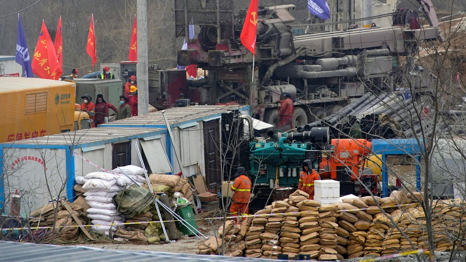 2021-01-22T073910Z_2071013084_RC2VCL9ZQPZ8_RTRMADP_3_CHINA-ACCIDENT-MINE_melixu