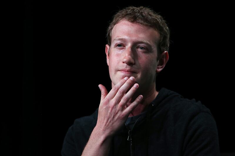 articles/2013/09/18/mark-zuckerberg-blasts-obama-on-spying/130918-grove-zuckerburg-tease_bnnyvh