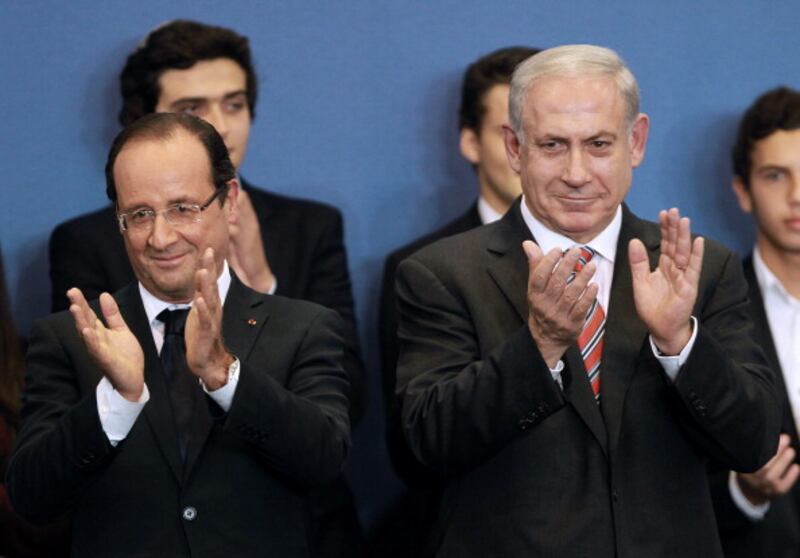articles/2012/11/05/bibi-meet-hollande/hollandebibi-openz_jbnop9