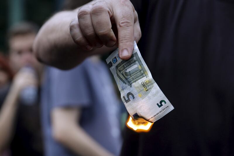 galleries/2015/06/29/tense-scenes-from-the-greek-crisis-photos/150629-greece-crisis-04_uayota