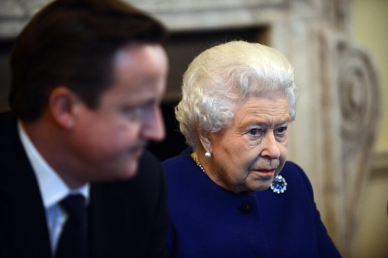 articles/2012/12/18/queen-elizabeth-attends-cabinet-meeting-of-british-government/queen-cameron_bbwyka