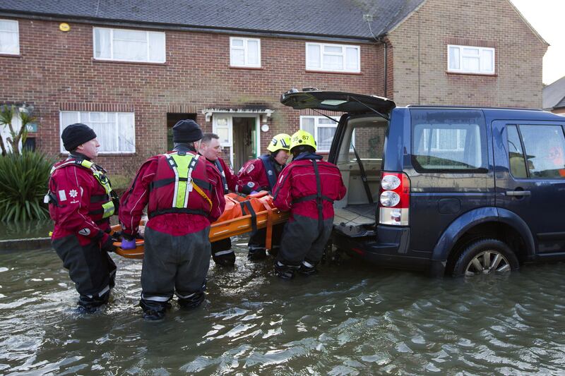 galleries/2014/02/13/wild-wednesday-flooded-britain-battered-by-storm-photos/140212-uk-weather5_ypgjsv