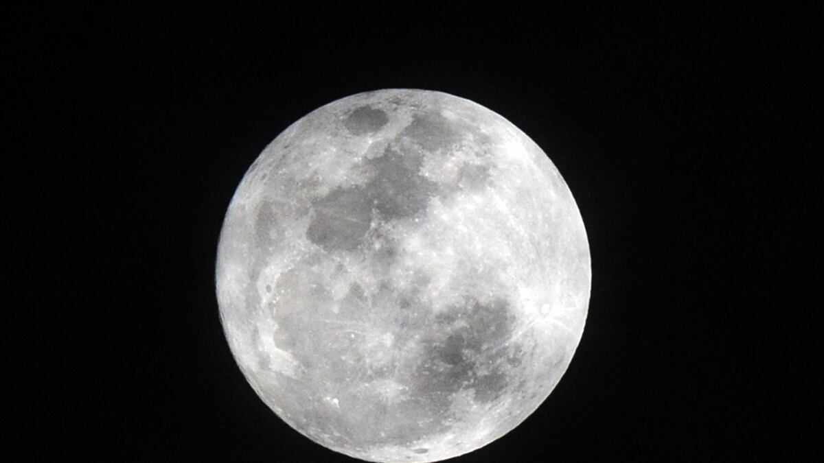 cheats/2012/05/04/supermoon-to-shine-on-saturday/super-moon-cheat_rmoomd