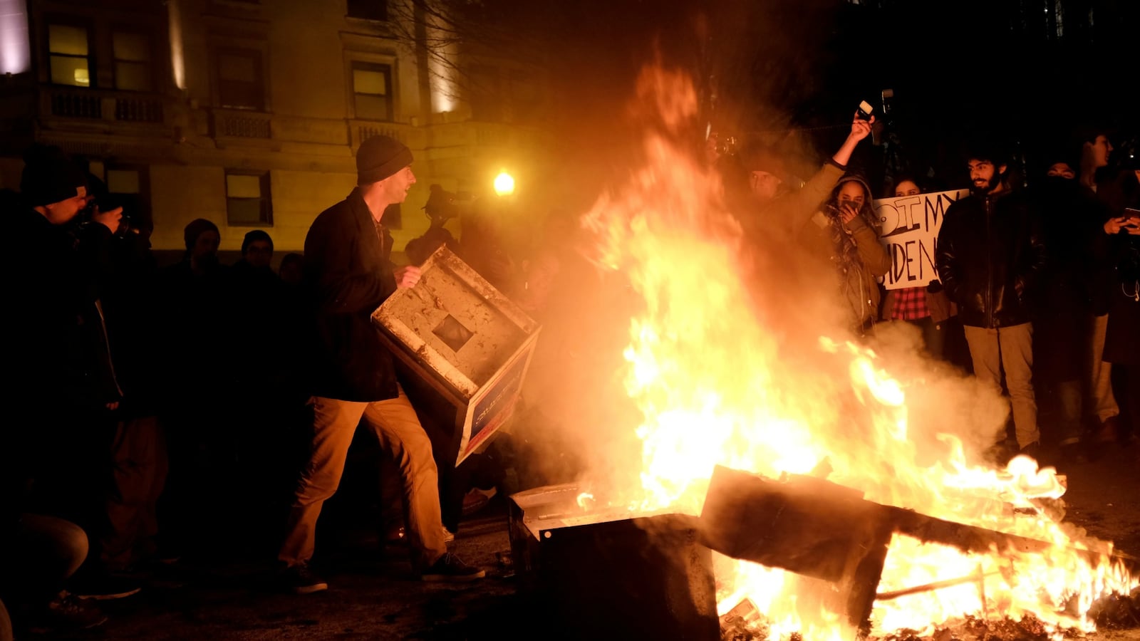 cheats/2017/01/21/more-than-200-arrested-in-anti-trump-inauguration-protests/170121-200-arrested-trump-protests-cheat_ssznno