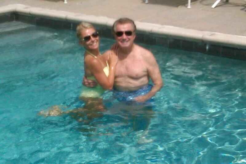 galleries/2011/08/07/britney-spears-sofia-vergara-hefner-and-more-celebrity-twitter-photos/ripa-phillbin-twit-pix_w91b5u