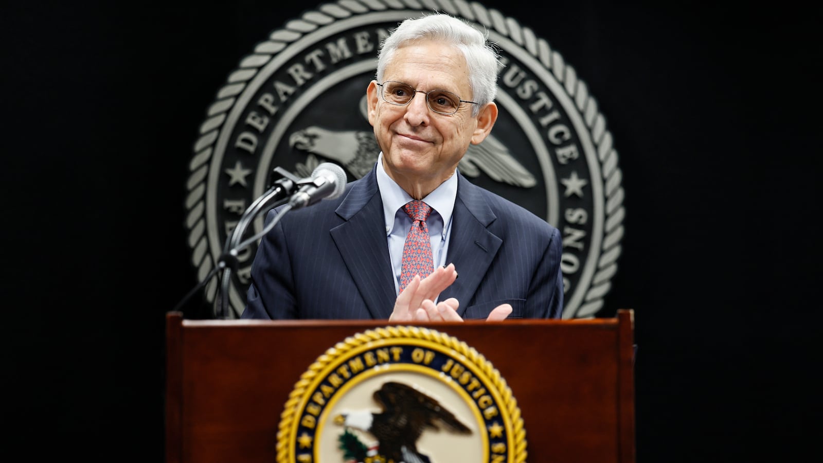 federal_idaho_suit_bg0ovn