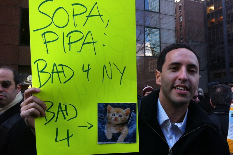 galleries/2012/01/18/anti-piracy-protest-photos/sopa-protest-4166_iktkn4