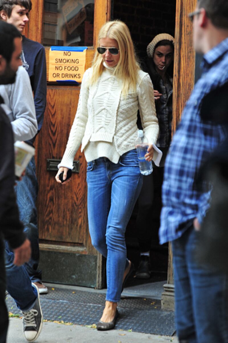 galleries/2011/12/18/blake-lively-kate-middleton-the-kardashians-best-and-worst-dressed-people-of-2011-photos/best-worst-dressed-2011-gwyneth-paltrow_x6avzh