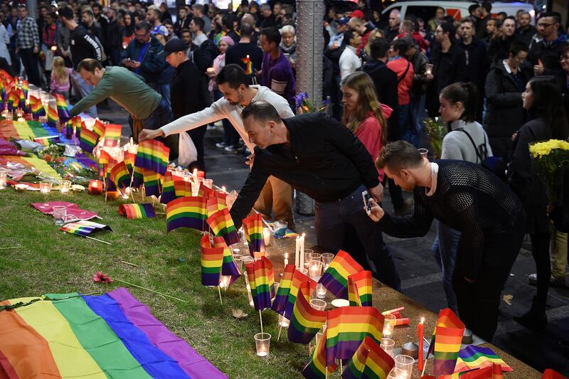 galleries/2016/06/13/mourning-orlando-s-mass-lgbt-murder/160613-orlando-memorials-06_i2rmwl