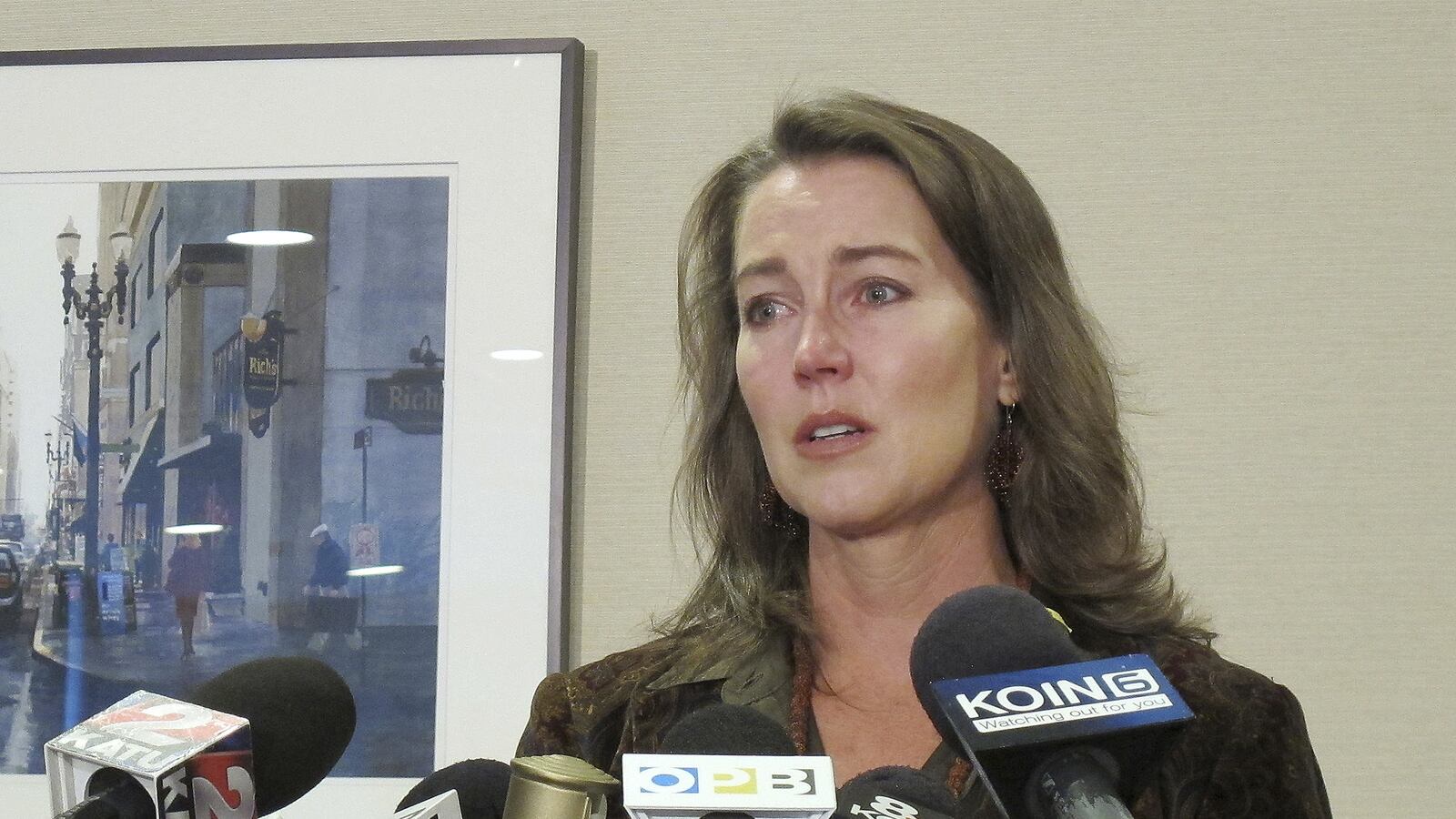 articles/2015/02/13/the-con-artist-who-took-down-oregon-s-guv/150213-nuzzi-fiance-oregon-tease_hdktgv