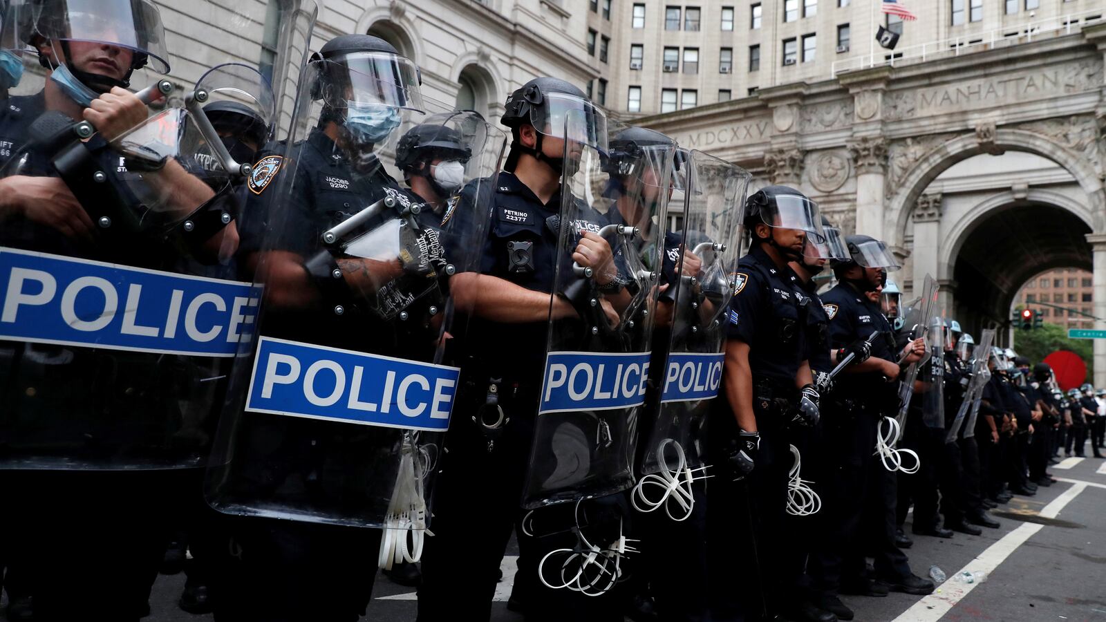 2021-04-30T110411Z_260111791_RC2B6N93FF0R_RTRMADP_3_USA-POLICE-CAMERAS_1_qkqpfs