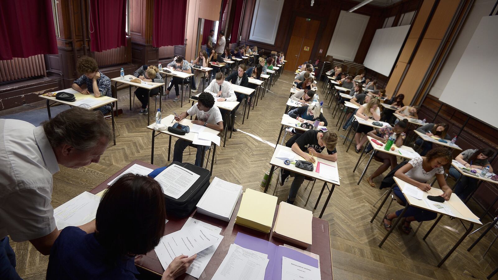 videos/2016/03/07/new-sat-has-same-old-race-problem/160307-Place-New-SAT-Race_qkcmfi