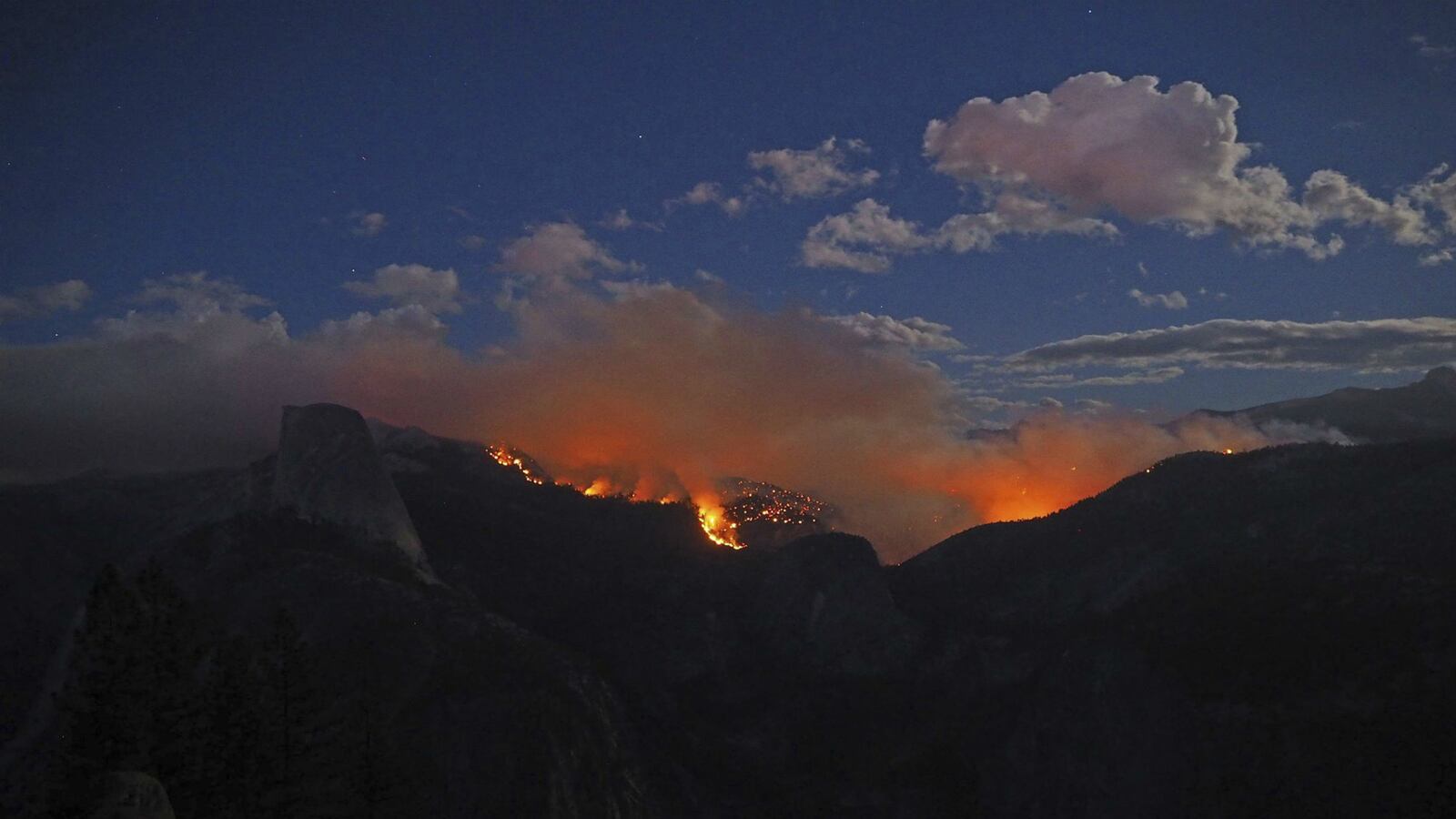cheats/2014/10/08/crash-kills-pilot-fighting-yosemite-fire/141008-yosemite-fire-cheat_vjrzvl