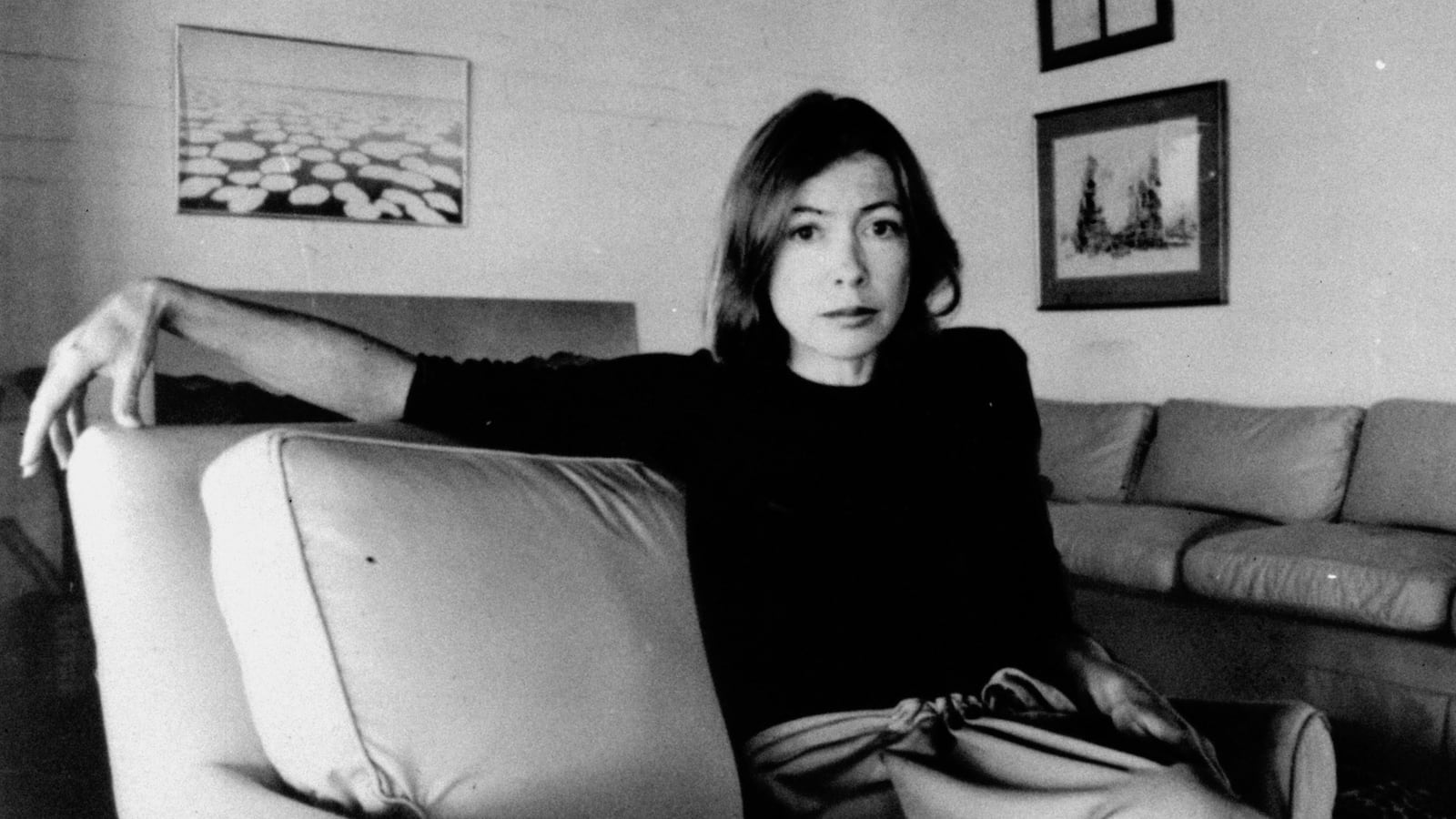 articles/2014/10/12/from-didion-to-dunham-female-essayists-seize-the-day/141011-scholes-joan-didion-essayist-tease_y2vdpi