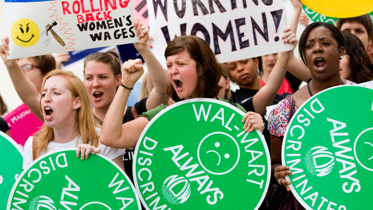 cheats/2011/11/01/female-wal-mart-employees-file-new-suit/walmart-women-new-lawsuit-cheat_weti4x