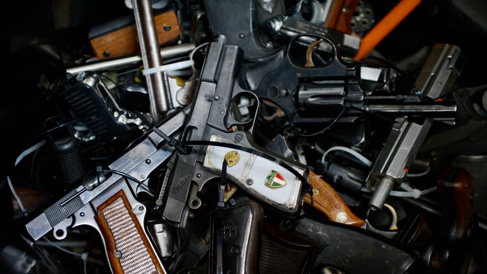 cheats/2016/06/11/10-year-old-girl-shot-in-head-in-la/160611-la-girl-shooting-cheat_uyv1wc