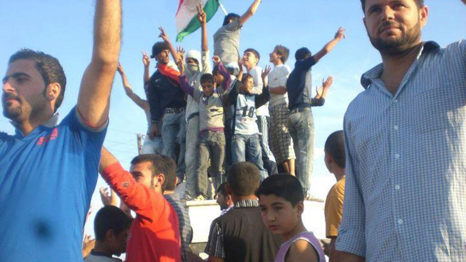 cheats/2011/10/14/u-n-syria-deaths-hit-3-000/syria-protest-killings-continue-cheat_so9vmw