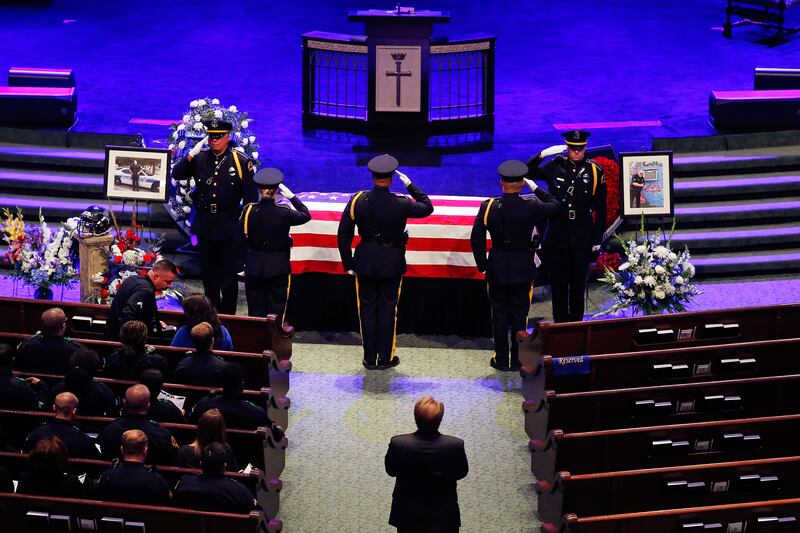 galleries/2016/07/12/a-tearful-day-in-dallas-photos/160713-dallas-funerals-03_ud9pje