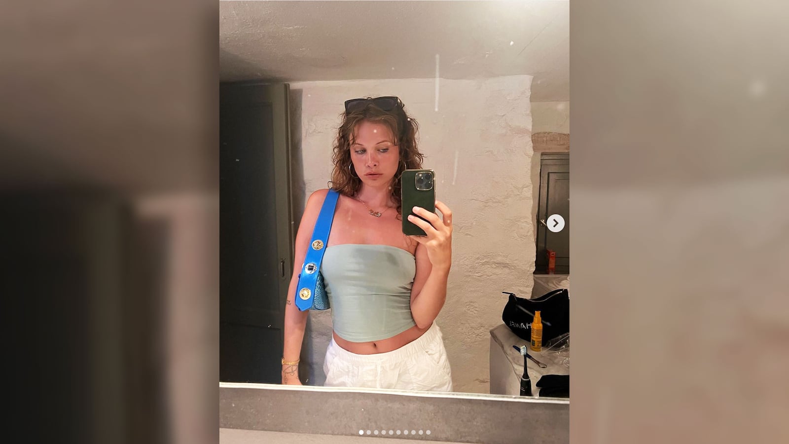 Eva Evans in a mirror selfie posted to Instagram