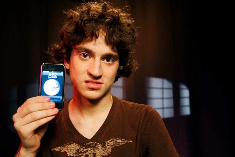 galleries/2012/05/21/angelina-jolie-lucy-liu-more-stars-who-attended-top-1000-high-schools-photos/best-high-schools-george-hotz_k1rd1b