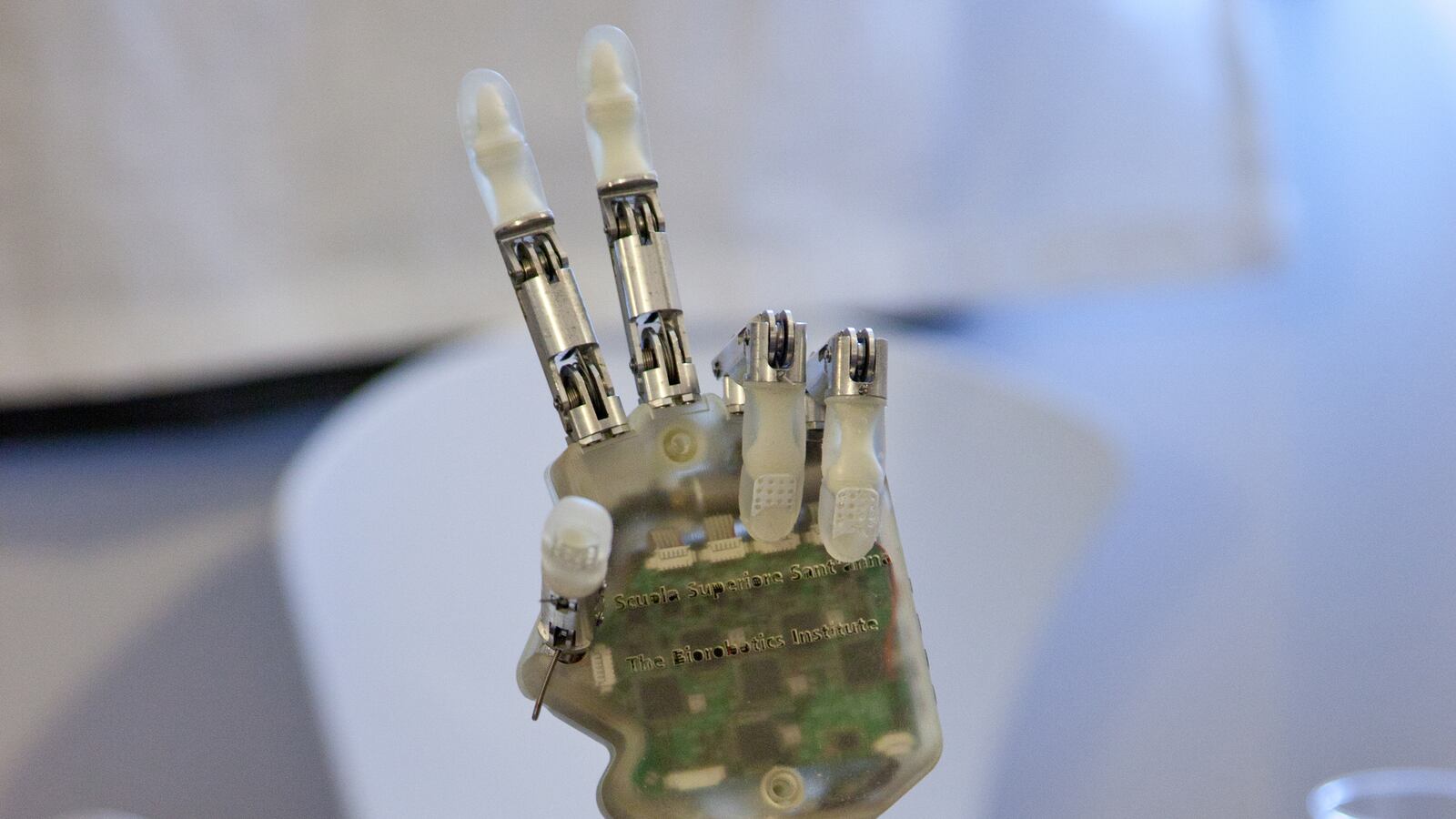 cheats/2014/02/06/bionic-hand-gives-man-touch-back/140206-bionic-hand-cheat_jwqv1r