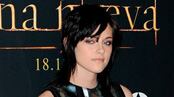 articles/2009/11/16/kristen-stewarts-bad-attitude/kaufman-kristen-stewart_62869_rgtxyr