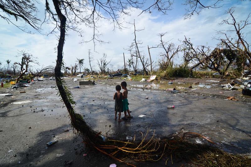 galleries/2013/11/08/monster-typhoon-haiyan-barrels-into-philippines-photos/131111-typhoon-philippines-update-10_jwj5rx
