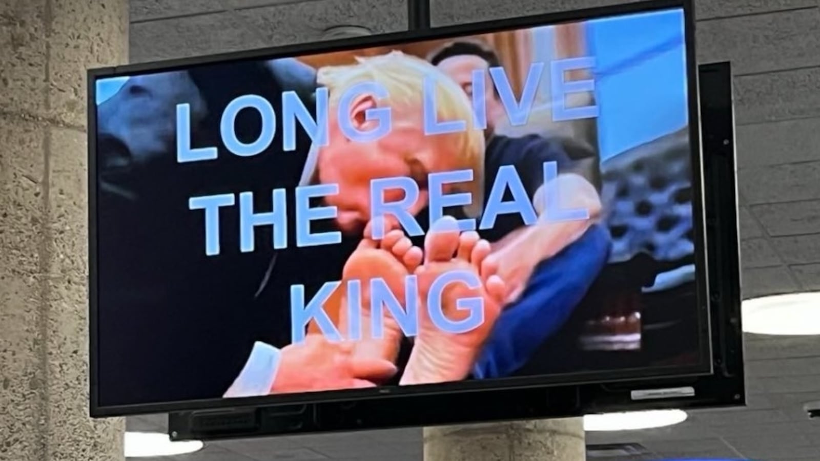 Television screens at the U.S. Department of Housing and Urban Development showed what appeared to be an AI-generated video of President Donald Trump kissing Elon Musk’s feet.