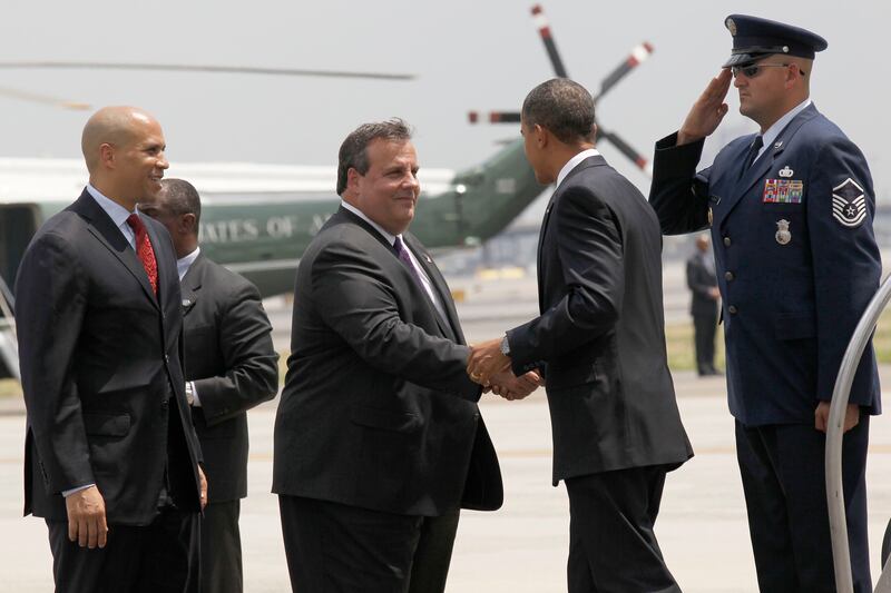 galleries/2013/05/28/barack-obama-and-chris-christie-s-jersey-shore-bromance-photos/obama-christie-2010_zdbi7d