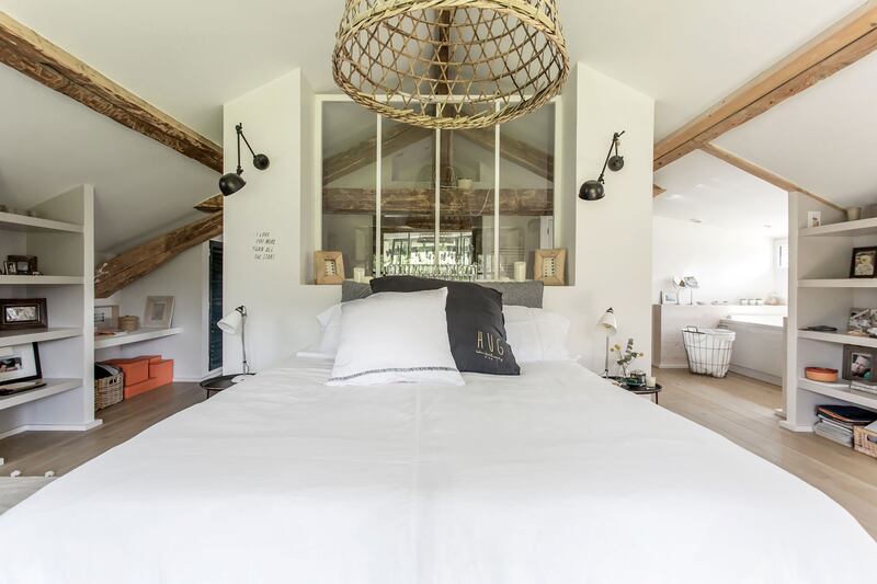 180204-mcnearney-omg-i-want-this-house-france-19-12_anv3hq