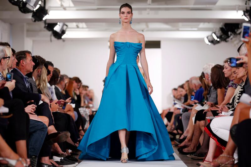 articles/2013/09/11/oscar-de-la-renta-spring-summer-2014-a-love-letter-to-women/130910-oscar-de-la-renta-tease-embed_sxflj5