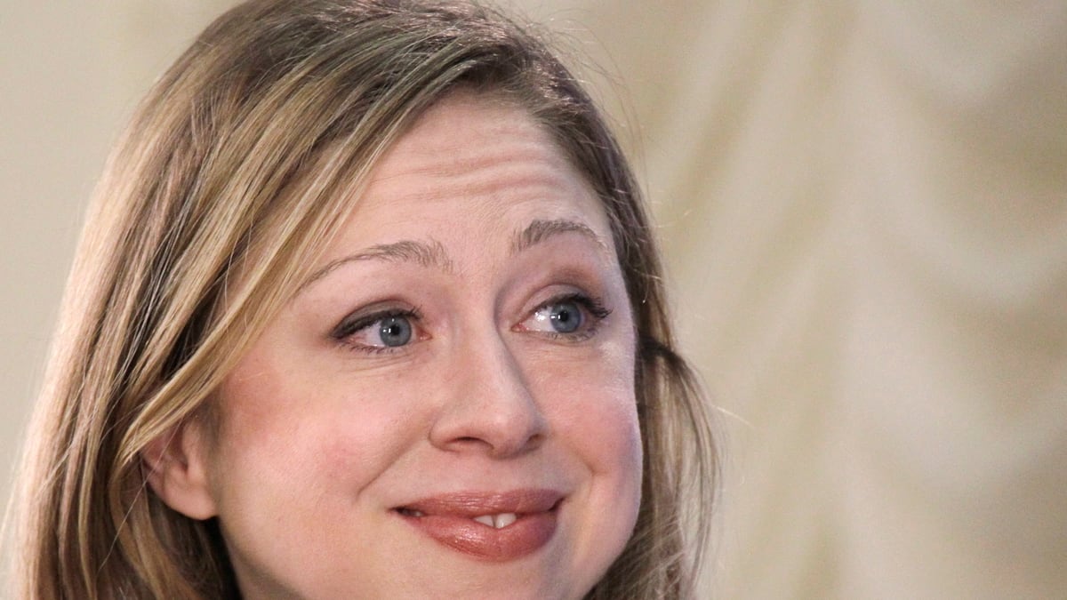 cheats/2012/04/17/chelsea-reportedly-struggling-at-nbc/chelsea-clinton-nbc-cheat_omab5m