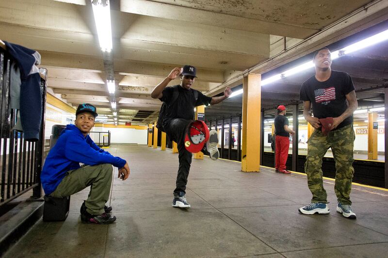 galleries/2015/01/18/showtime-behind-the-scenes-with-a-new-york-city-dance-crew-photos/150116-showtime-23-9_ztmxit