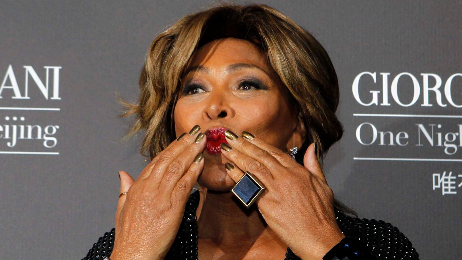 cheats/2013/11/13/tina-turner-gives-up-citizenship/131113-turner-citizenship-cheat_m9z7wp