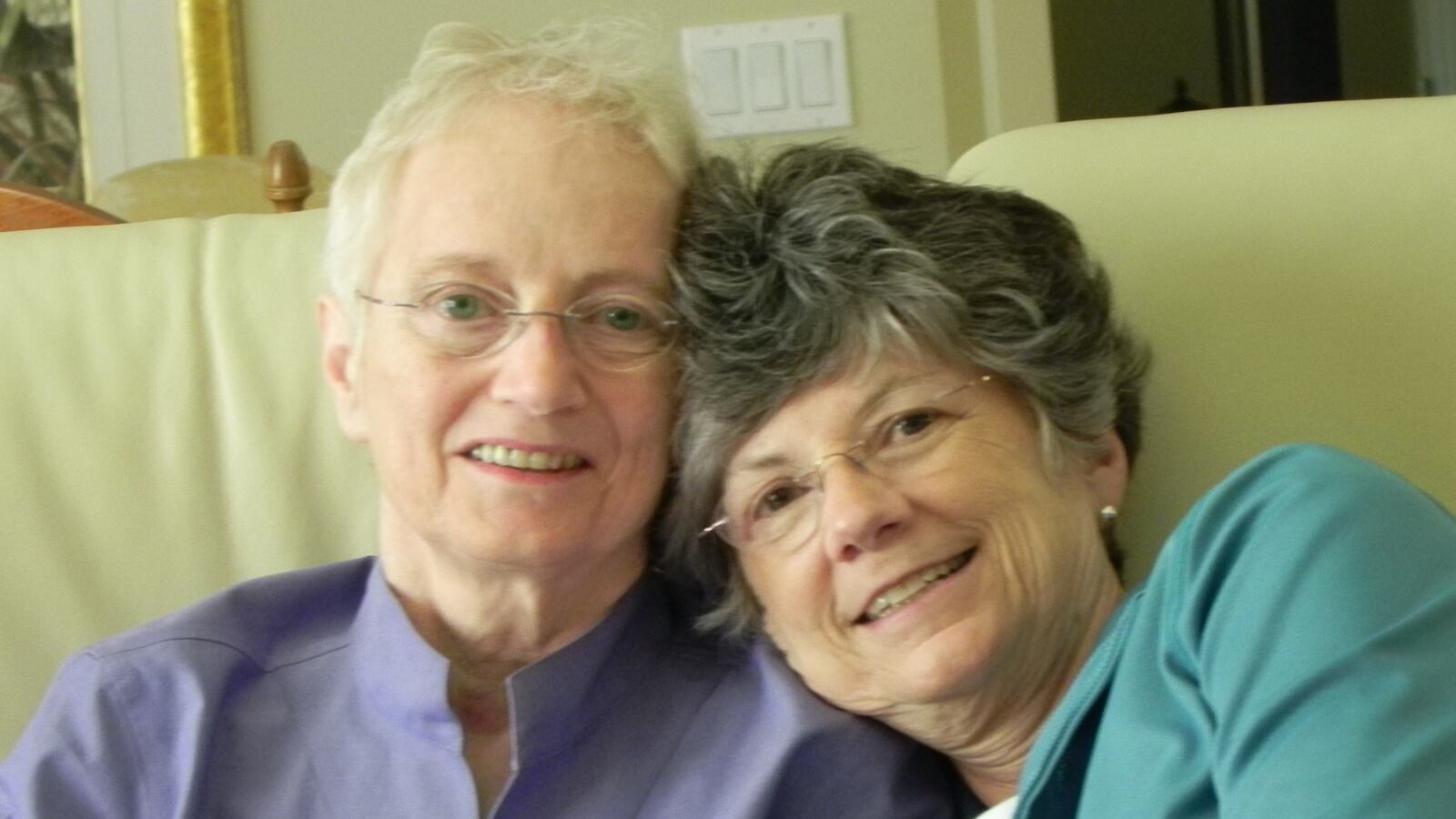 articles/2013/04/13/a-gay-warrior-s-win-for-partner-at-national-cemetery/110411-Clift-Linda-Campbell-tease_ohpp8f