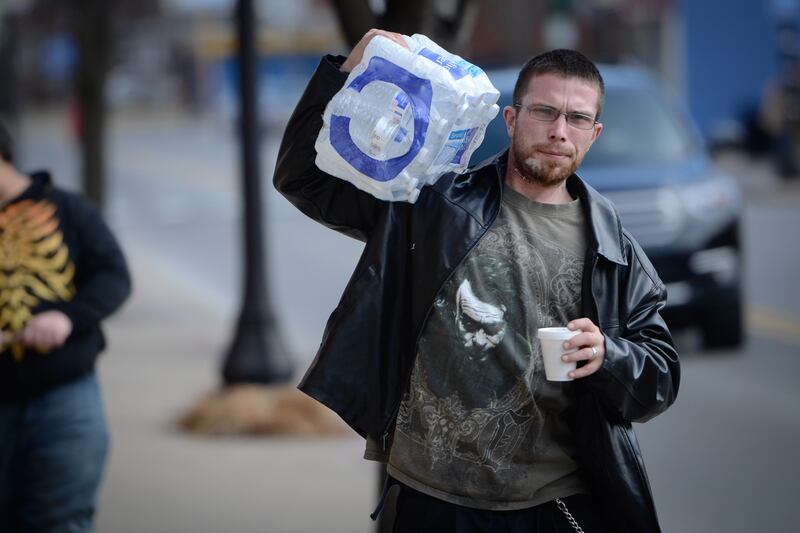 galleries/2014/03/02/the-west-virginia-river-no-one-can-drink-from-photos/140228-weastva-water22_rj60vv