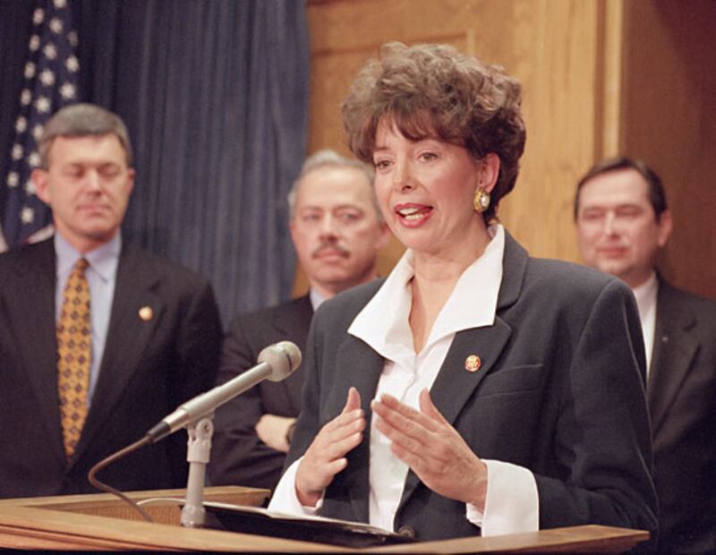 galleries/2009/12/10/women-s-sex-scandals/lady-sex-scandals---chenoweth_vjtozy