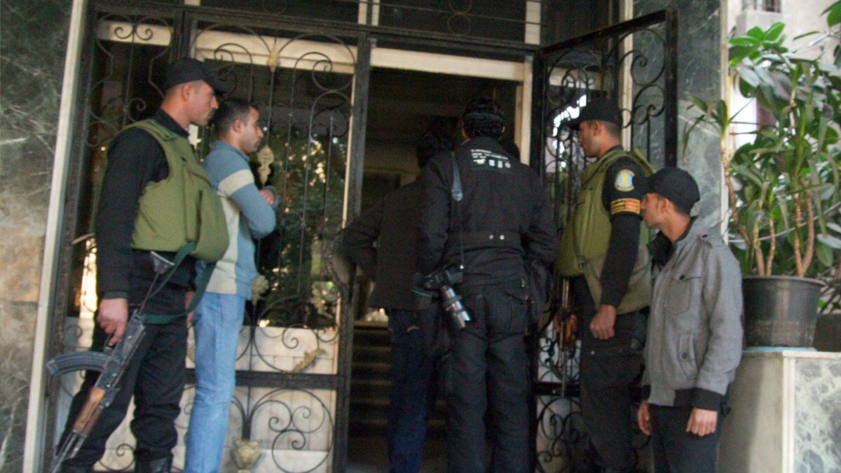 cheats/2011/12/29/egyptian-forces-raid-offices/egypt-forces-raid-us-non-profit-offices-cheat_dopean