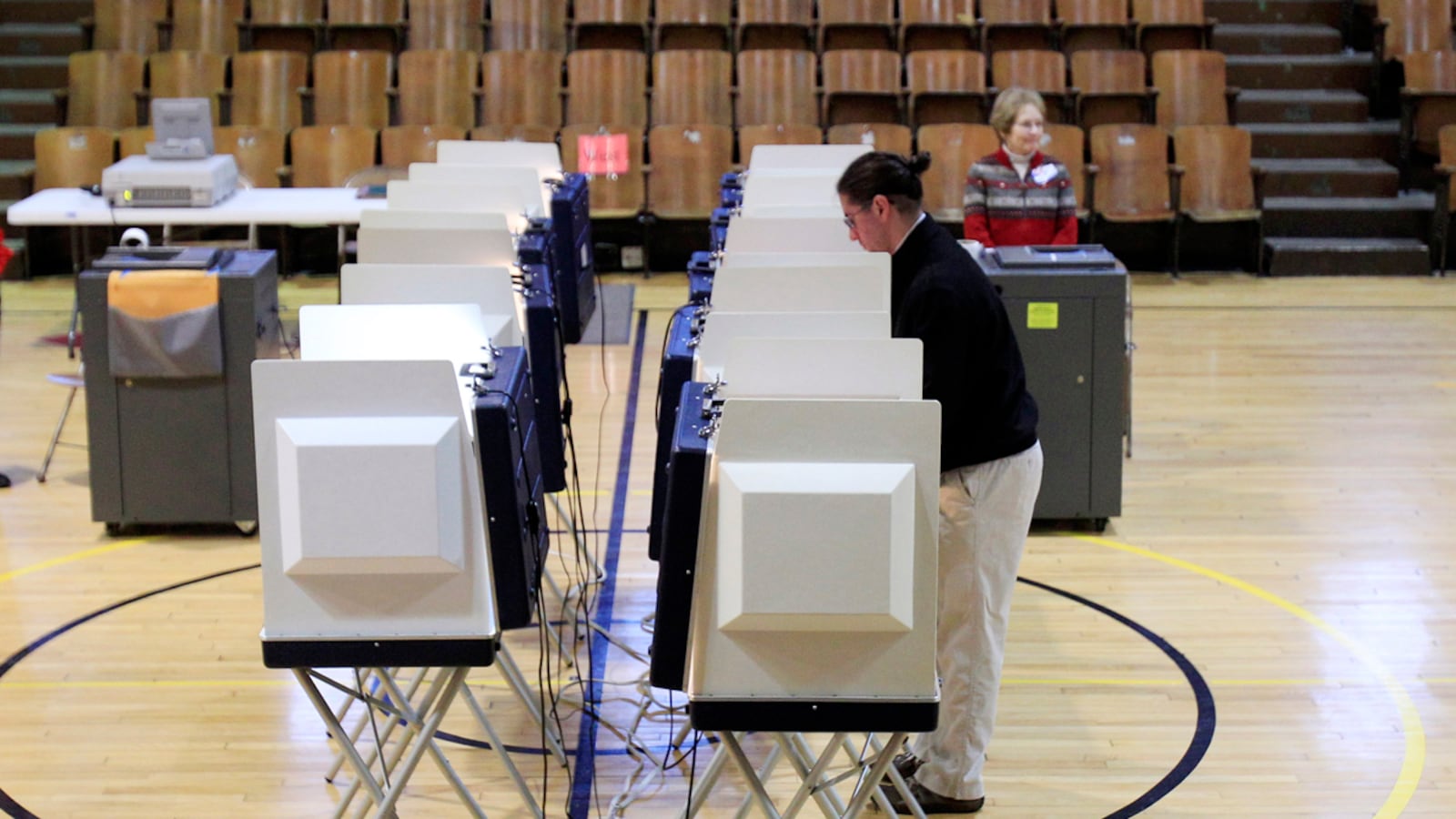 articles/2012/08/29/judge-issues-injunction-against-ohio-s-wrong-precinct-election-law/ohio-voting-laws-shapiro_xhvcnb