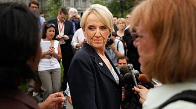 articles/2011/04/20/gov-jan-brewers-sanity-attack-vetoing-tea-party-backed-birther-gun-bills/sterling-jan-brewer_174408_i2hccw