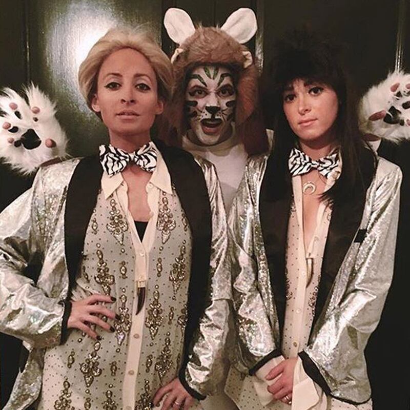 galleries/2015/10/31/best-celebrity-halloween-costumes-2015-photos/161031-Best-celeb-halloween-gal-02_bphoql