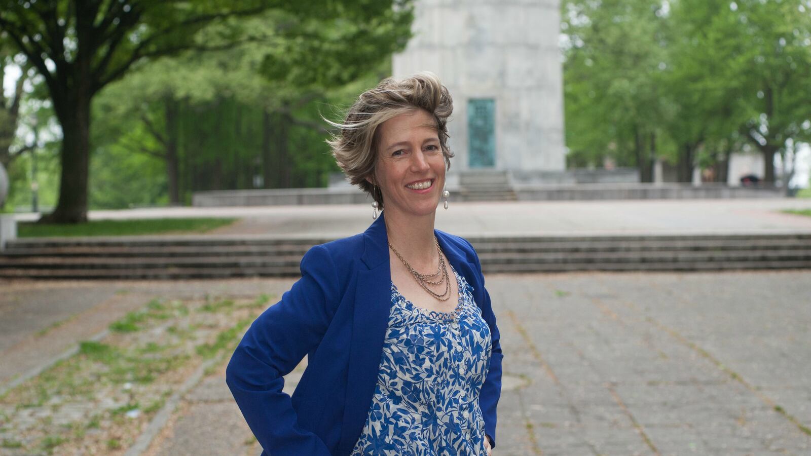 articles/2014/08/18/can-new-york-democrat-zephyr-teachout-stop-governor-andrew-cuomo/140817-freelander-teachout-tease_nkv1su