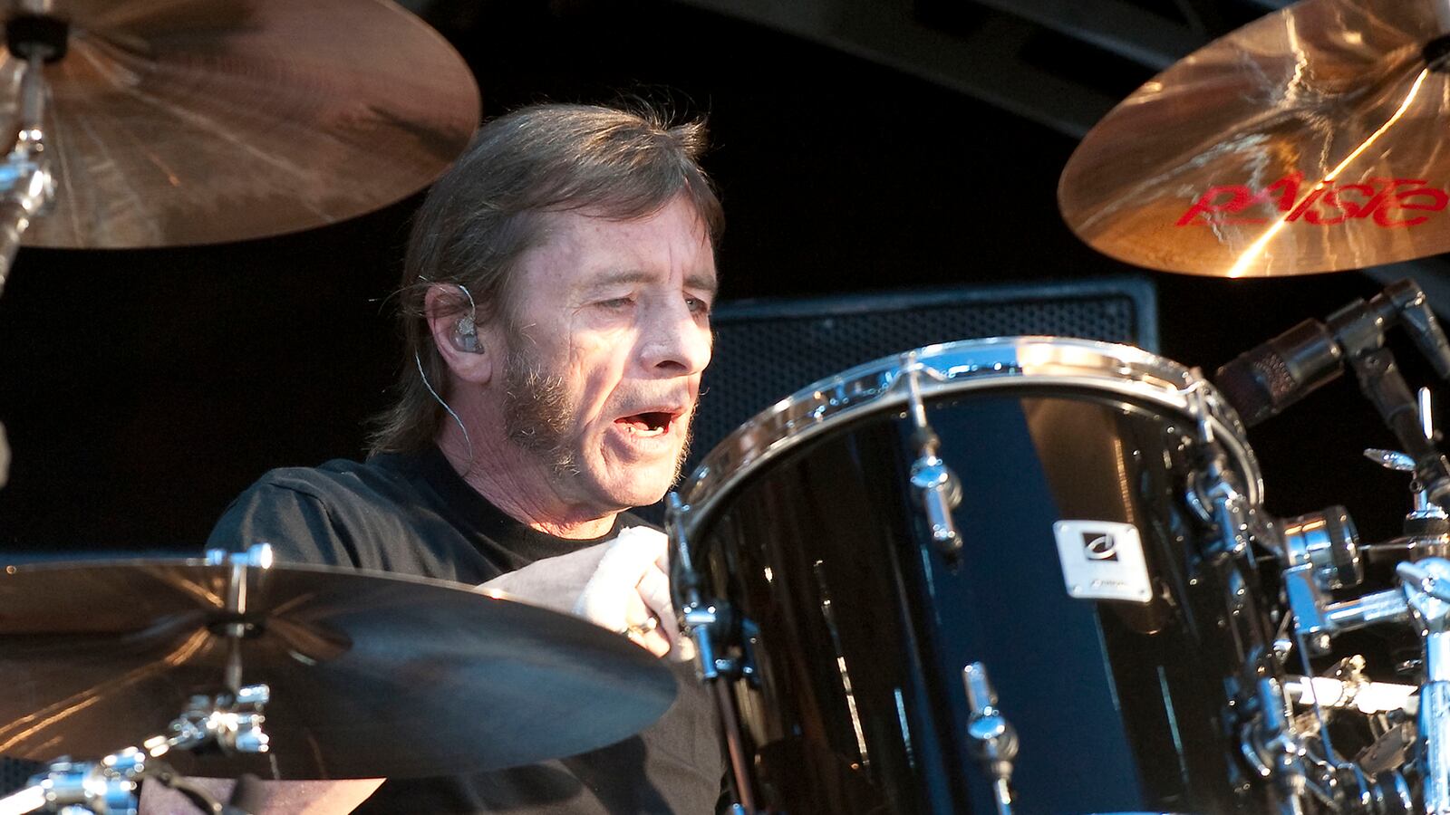 cheats/2014/11/06/charges-against-ac-dc-drummer-dropped/141106-acdc-drummer-cheat_yb6dpp