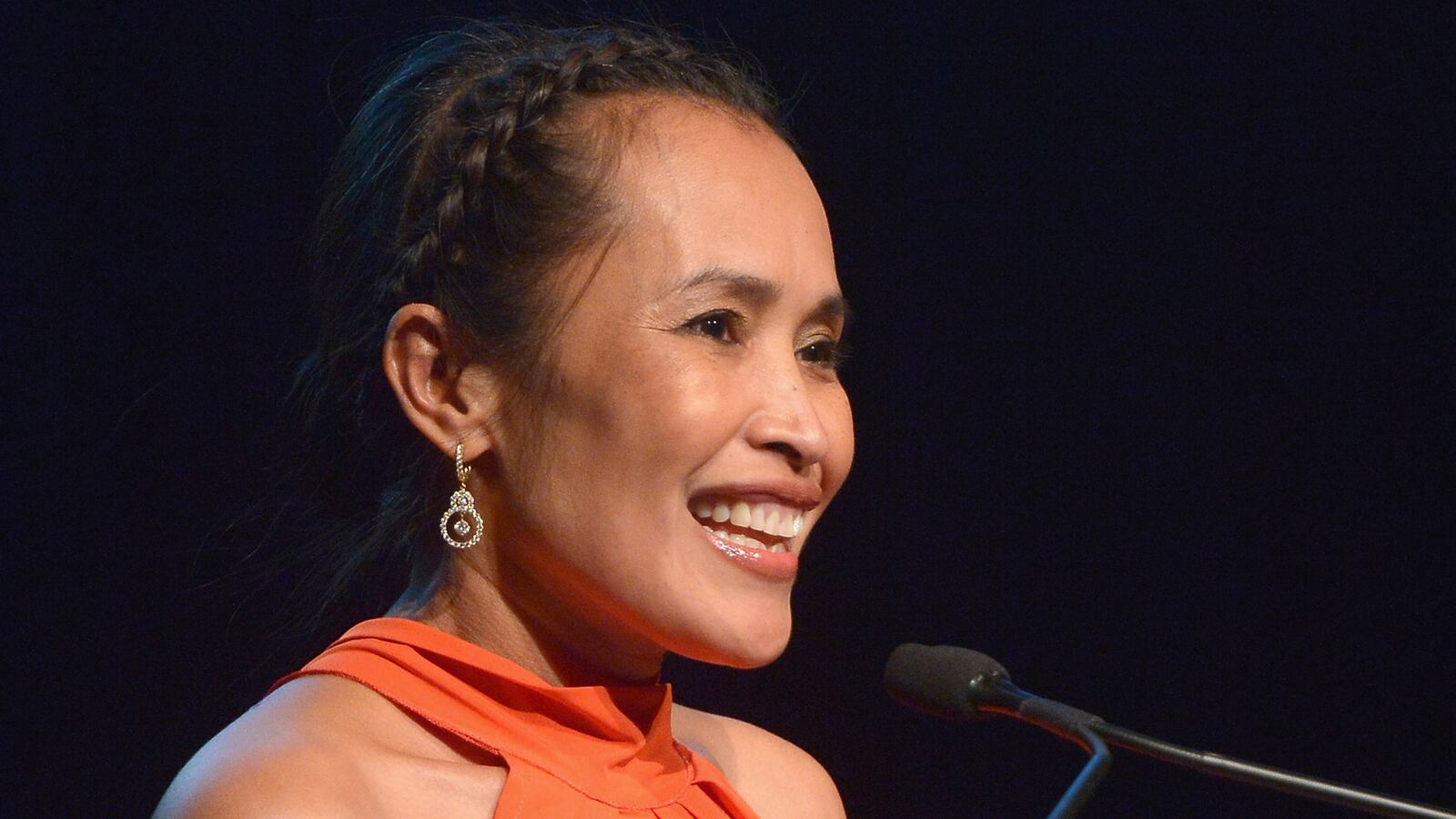 articles/2014/09/19/who-s-telling-the-truth-about-somaly-mam-a-smashed-icon-a-media-brawl-and-a-comeback/140918-grove-Somaly-Mam-tease_dt8ezf