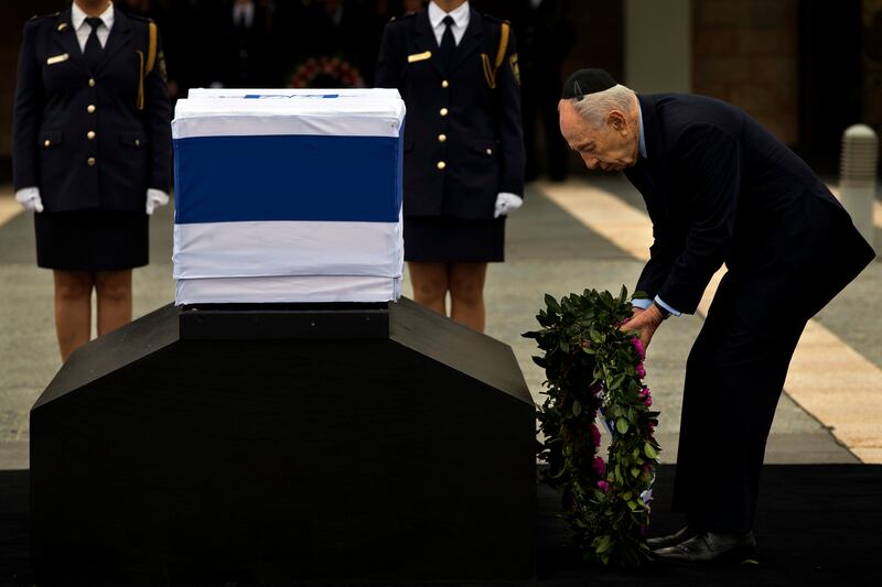galleries/2014/01/13/mourns-gather-at-funeral-for-former-israeli-prime-minister-ariel-sharon-photos/sharon-funeral-3_ngmhyr