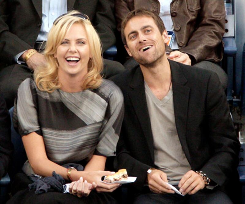 galleries/2009/09/08/celebs-at-the-us-open/celeus-open---charlize-theron_bat0hf