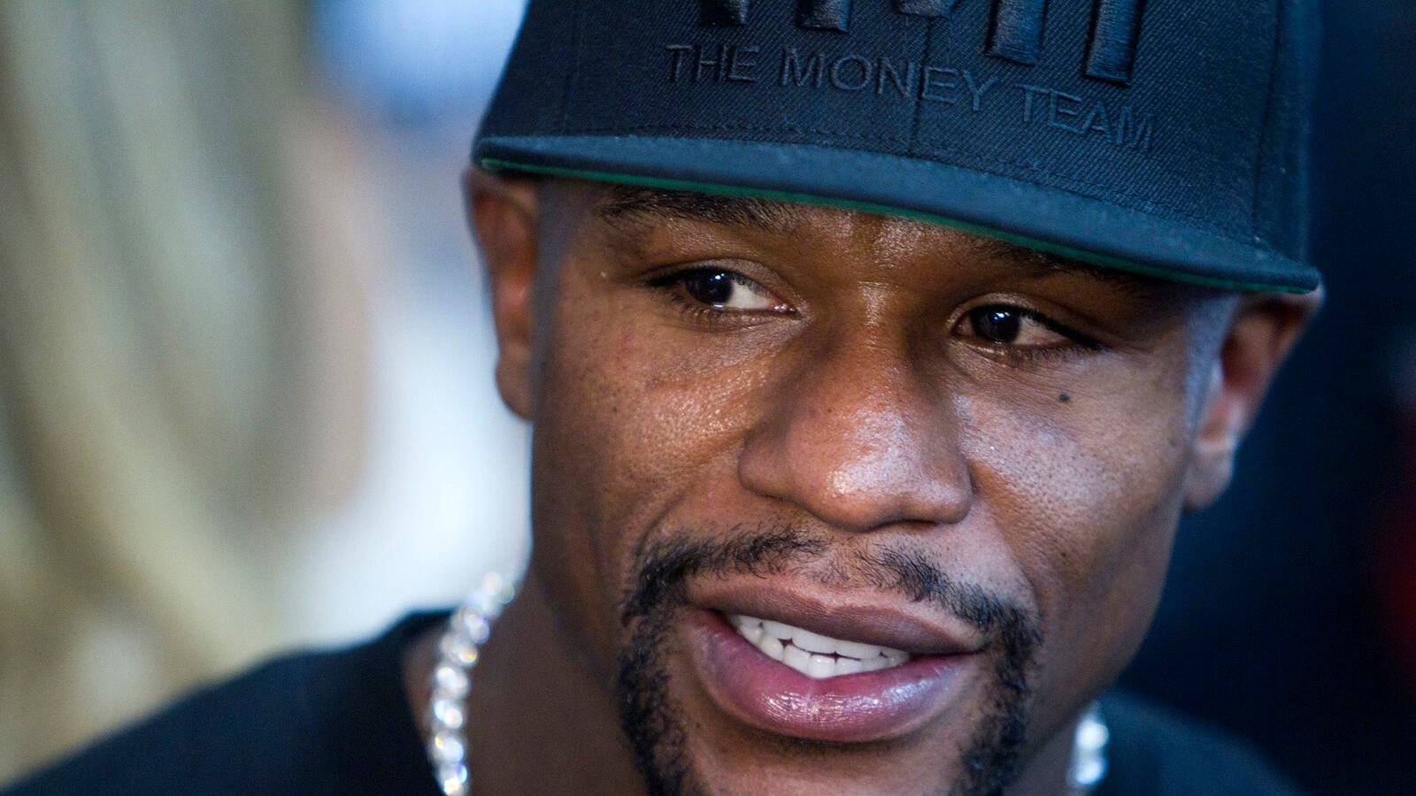 cheats/2014/09/10/mayweather-nfl-wrong-on-rice/140910-Floyd-Mayweather-Jr-cheat_kig1pb