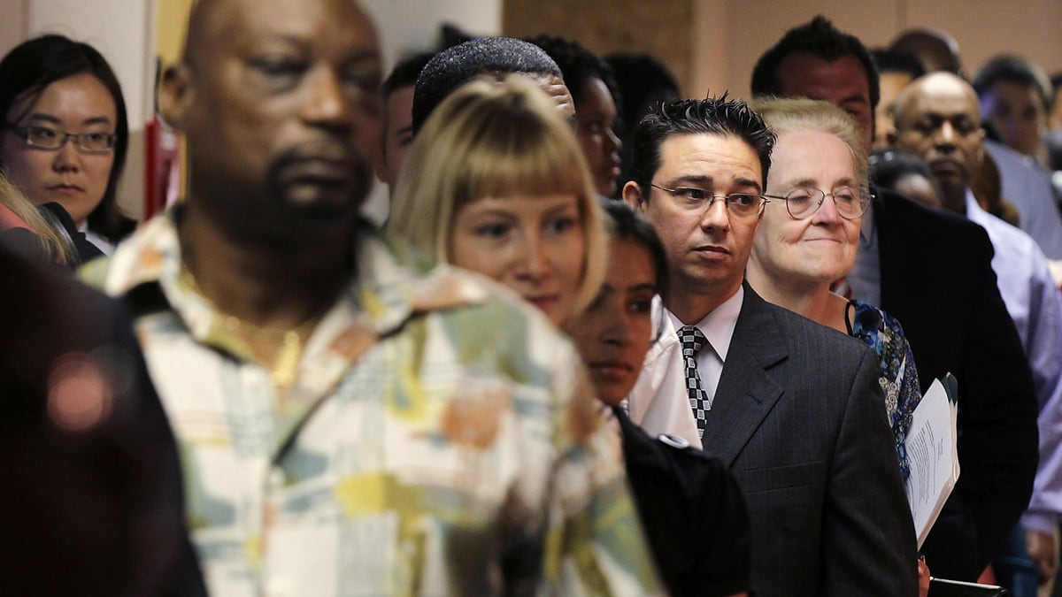 cheats/2011/08/11/jobless-claims-hit-4-month-low/job-growth-report-box2_d3veif